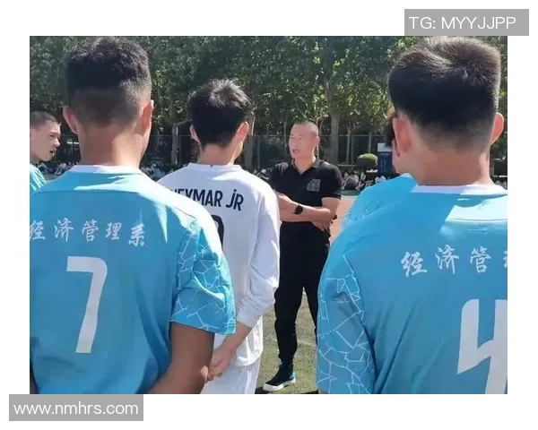 足球球星如何在健身房打造强健体魄提升竞技状态揭秘 足球球星如何在健身房打造强健体魄提升竞技状态揭秘